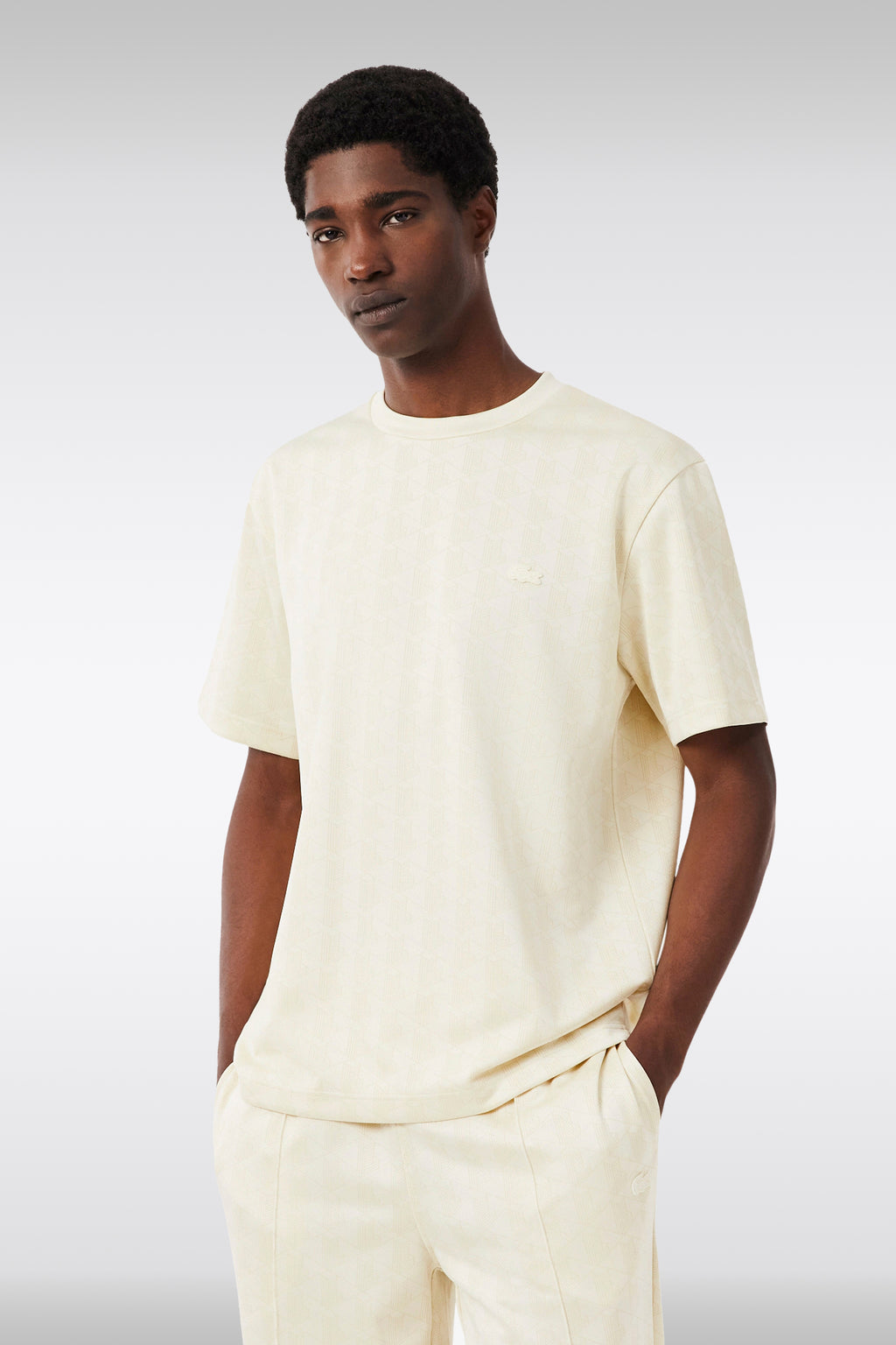 alt-image__T-shirt-beige-chiaro-con-motivo-jacquard-monogram