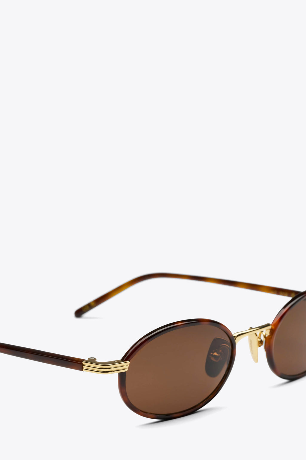 alt-image__Occhiali-ovali-tartarugati-in-acetato-e-metallo-oro---Lea