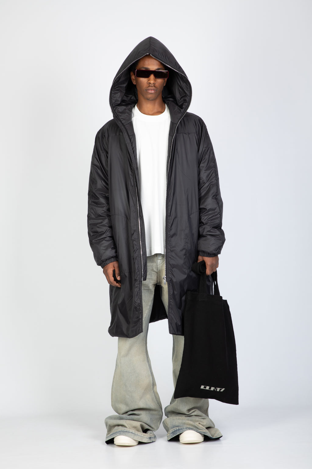 alt-image__Cappotto-in-nylon-nero-con-zip-e-cappuccio---Sealed-Windbreaker-Coat