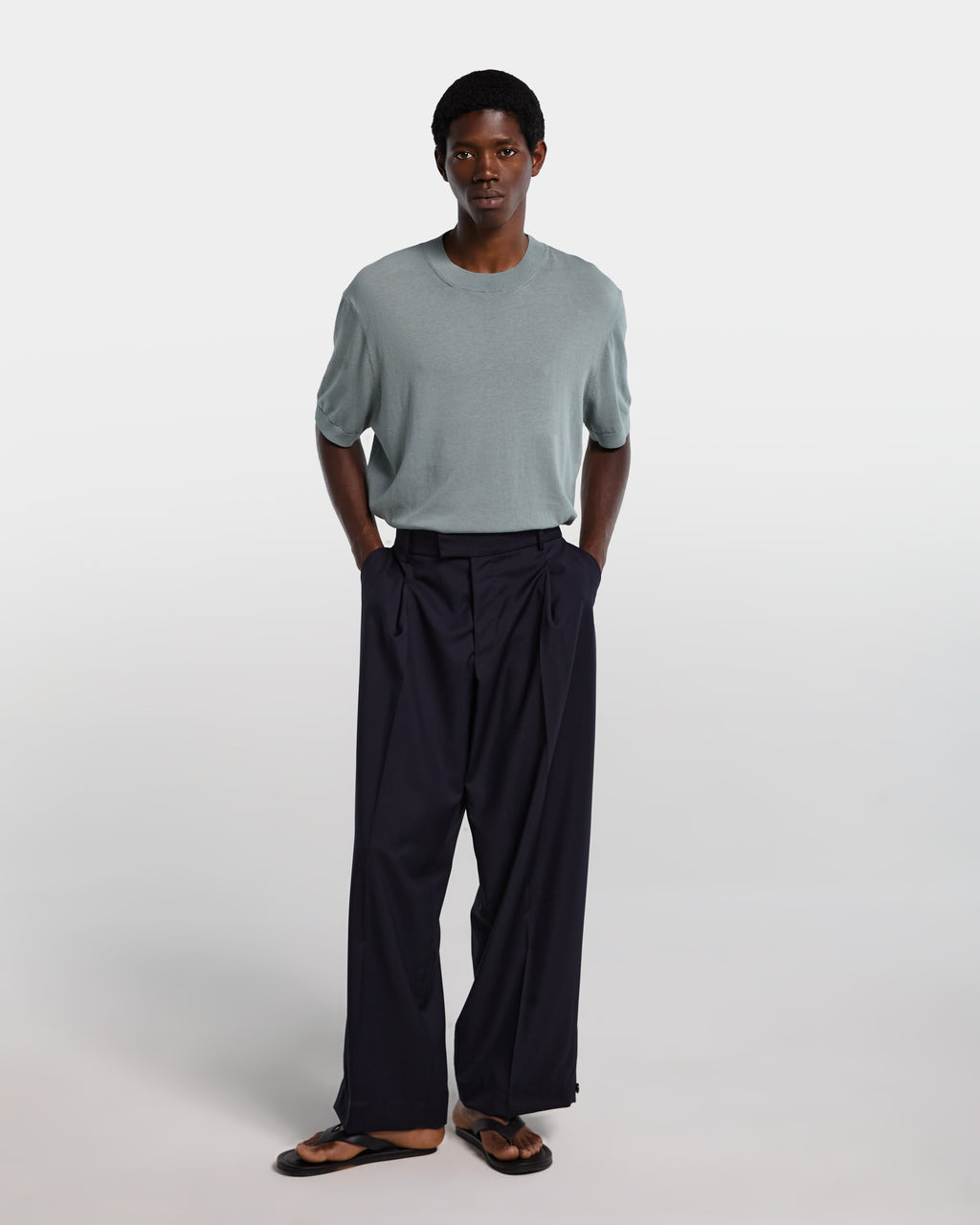 alt-image__T-shirt-in-maglia-verde-salvia