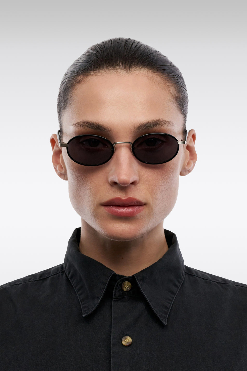 alt-image__Occhiali-ovali-neri-in-acetato-e-metallo-argento---Lea