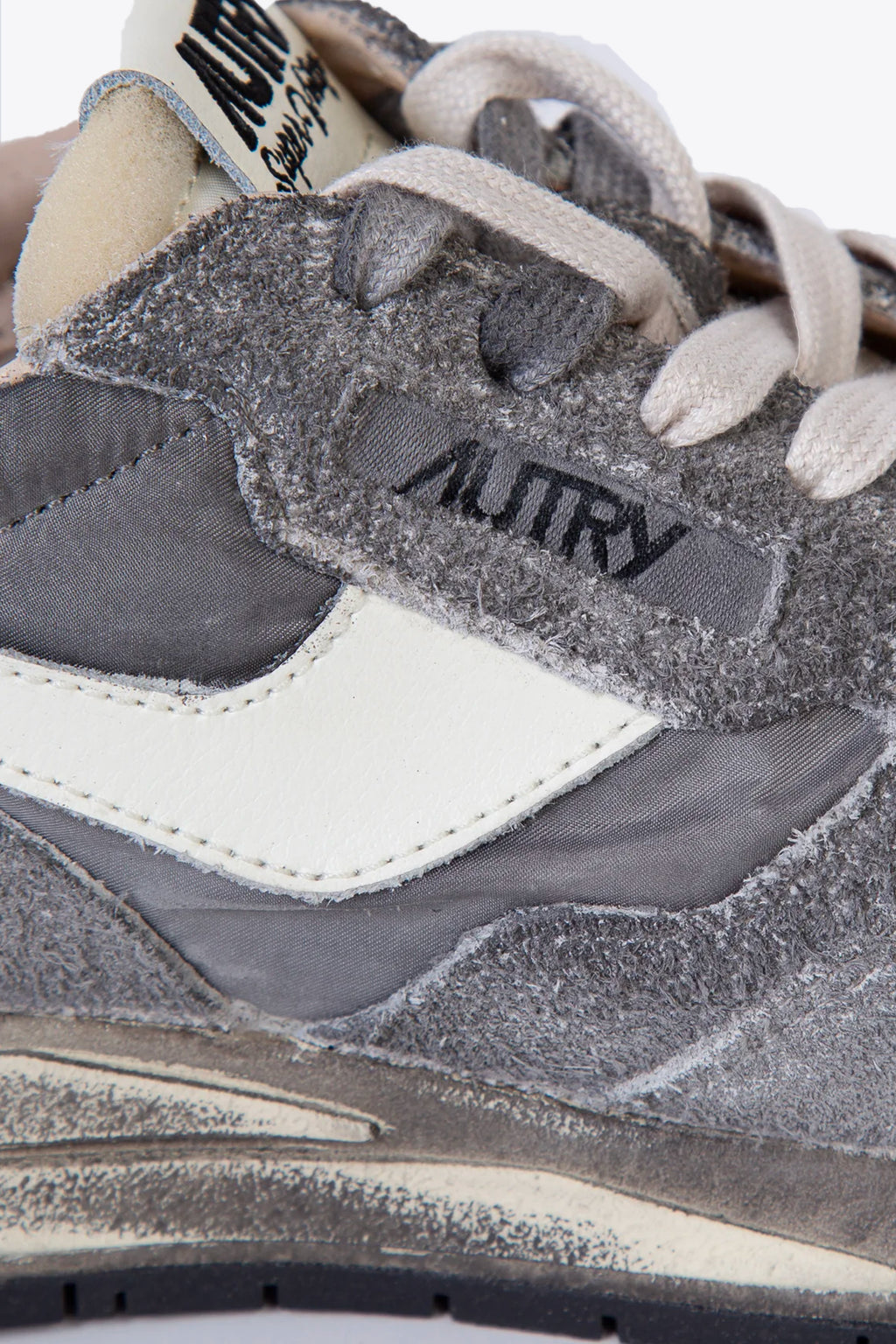 alt-image__Sneaker-bassa-in-nylon-grigio-e-pelle-scamosciata-distressed-con-ciondoli---Reelwind-Sup-Vint-low