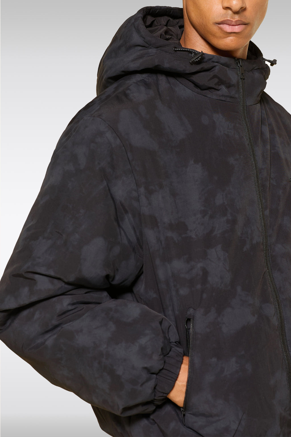 alt-image__Piumino-in-nylon-nero-tie-dye-con-cappuccio---Cyclone-Jacket