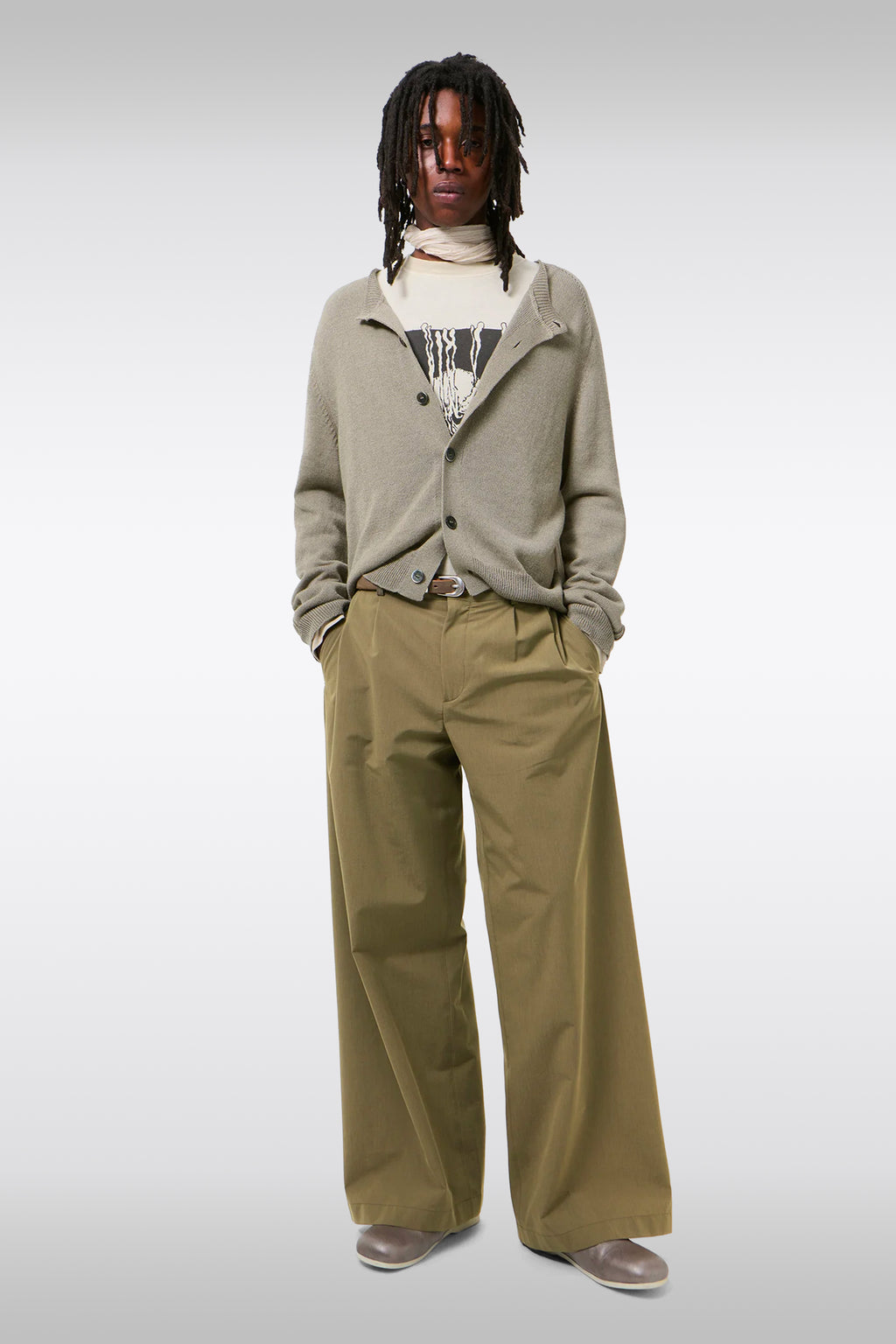 alt-image__Pantalone-verde-khaki-in-misto-cotone-con-gamba-ampia---Bridge-Chino