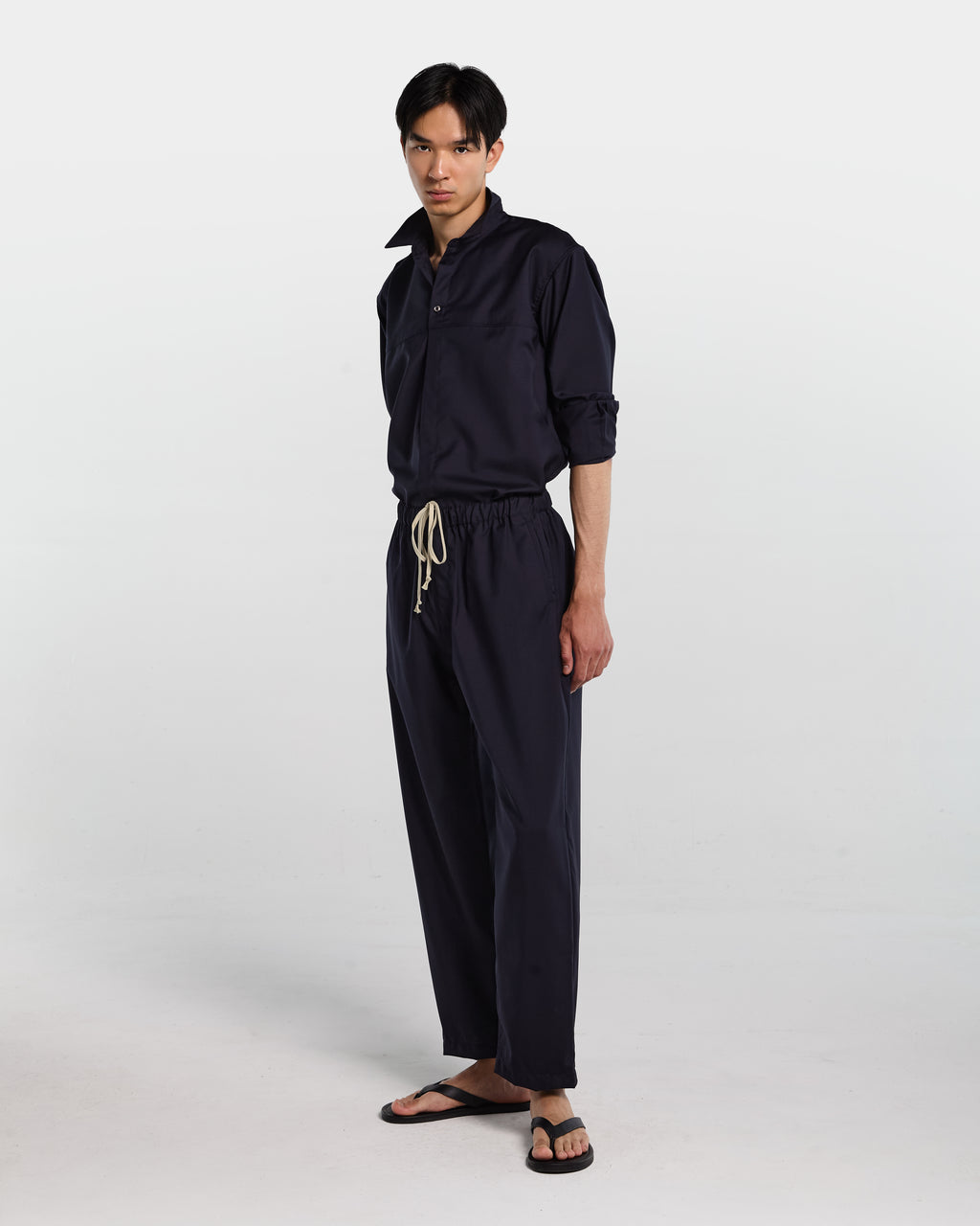 alt-image__Pantalone-loose-fit-in-frescolana-blu-navy-con-elastico-in-vita-e-coulisse