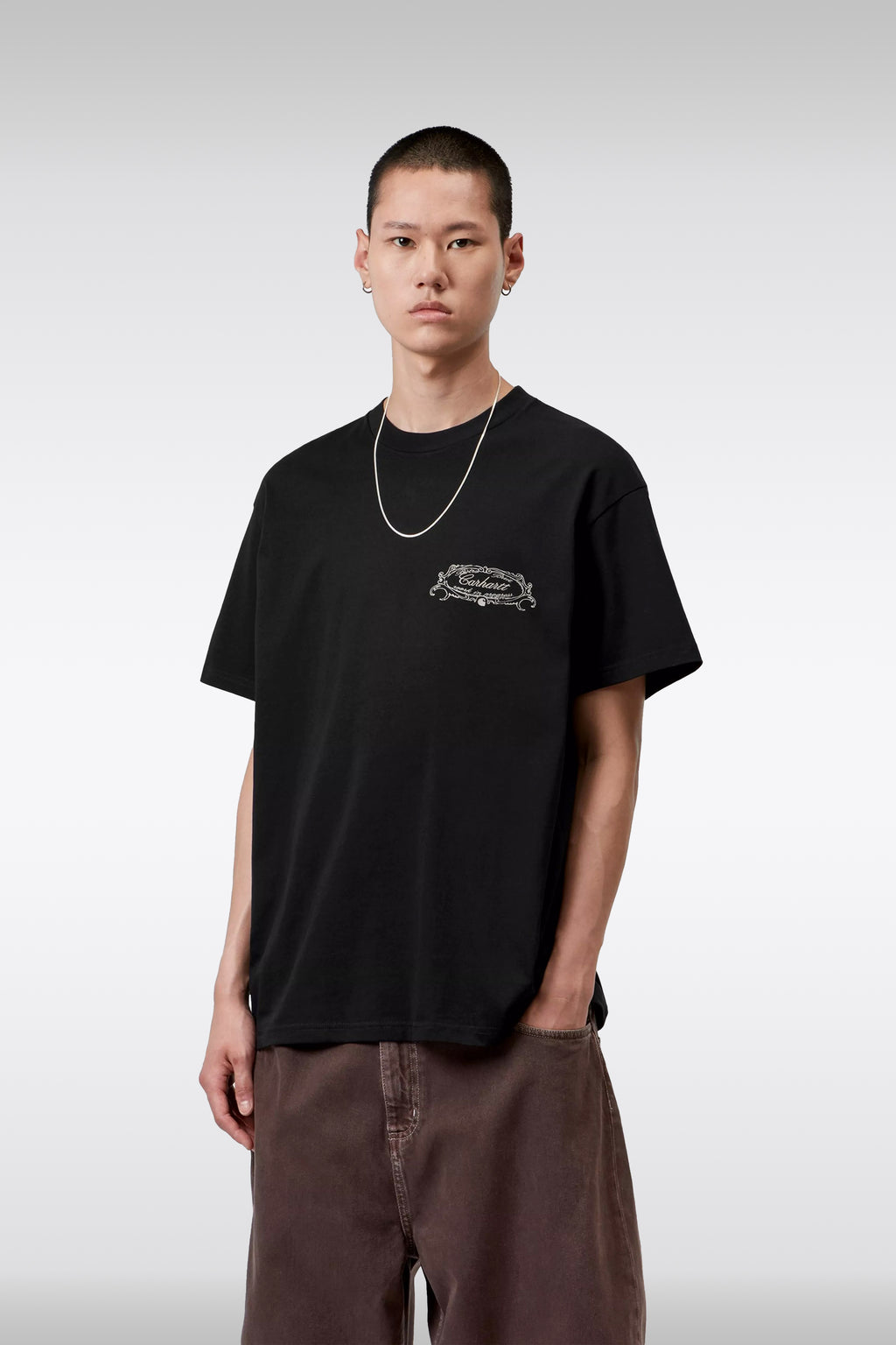 alt-image__T-shirt-nera-in-cotone-con-stampa-grafica-con-menù-sul-retro---S/S-Chez-WIP-T-Shirt