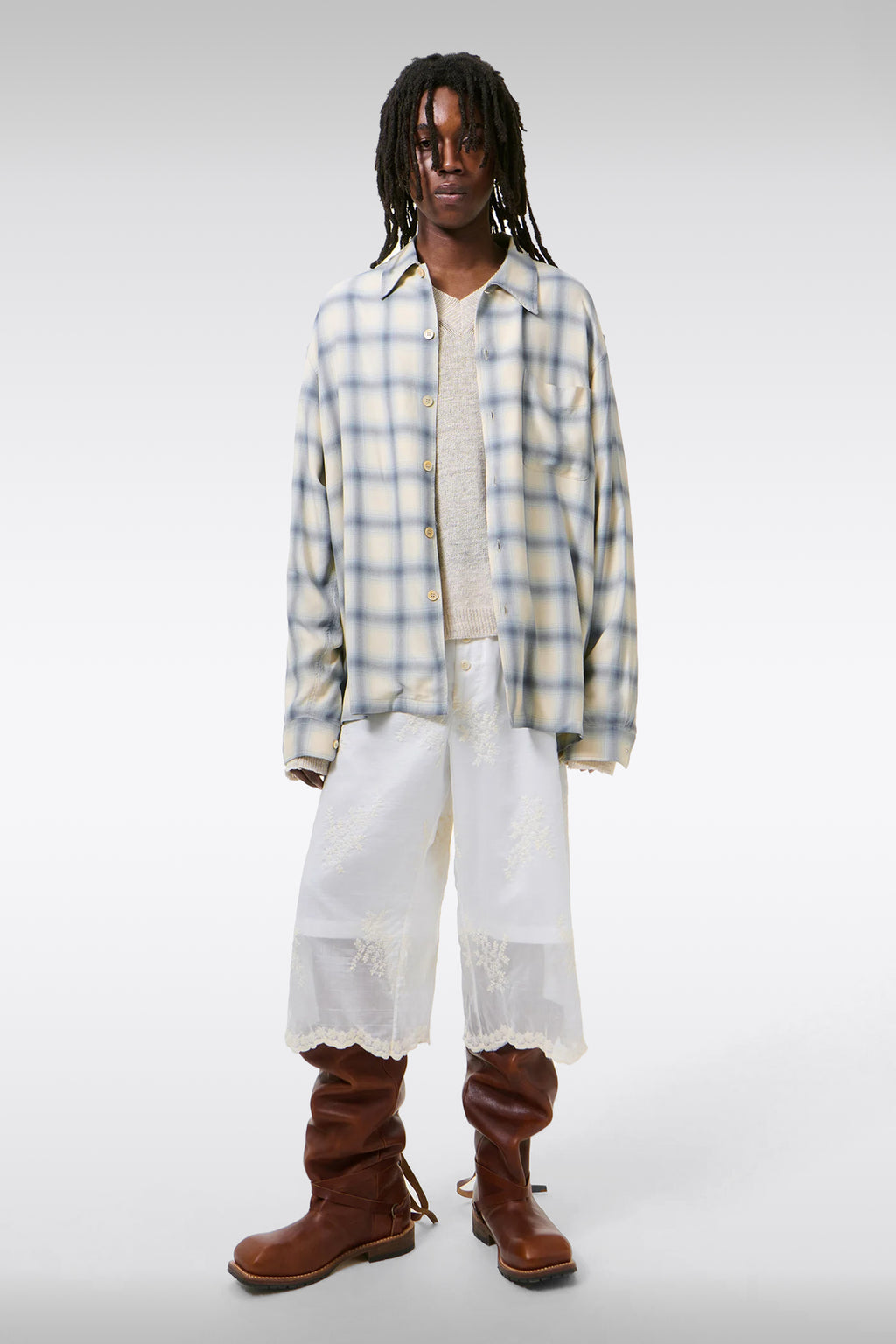 alt-image__Camicia-relaxed-fit-in-viscosa-a-quadri-bianco-e-celeste-con-maniche-lunghe---Every-Shirt