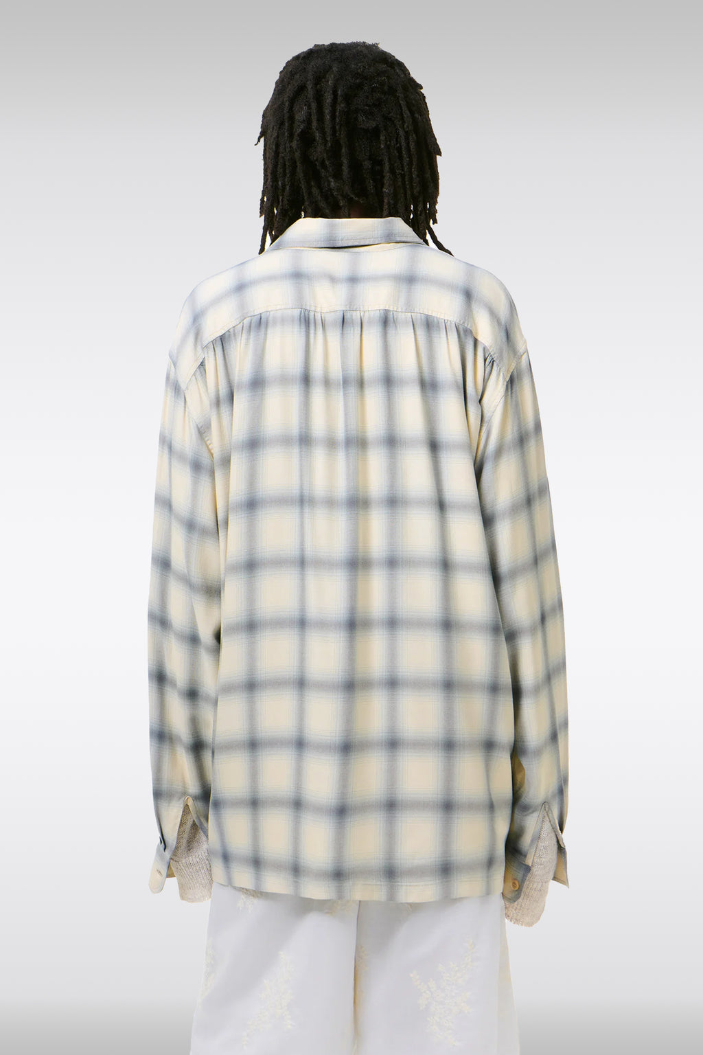 alt-image__Camicia-relaxed-fit-in-viscosa-a-quadri-bianco-e-celeste-con-maniche-lunghe---Every-Shirt