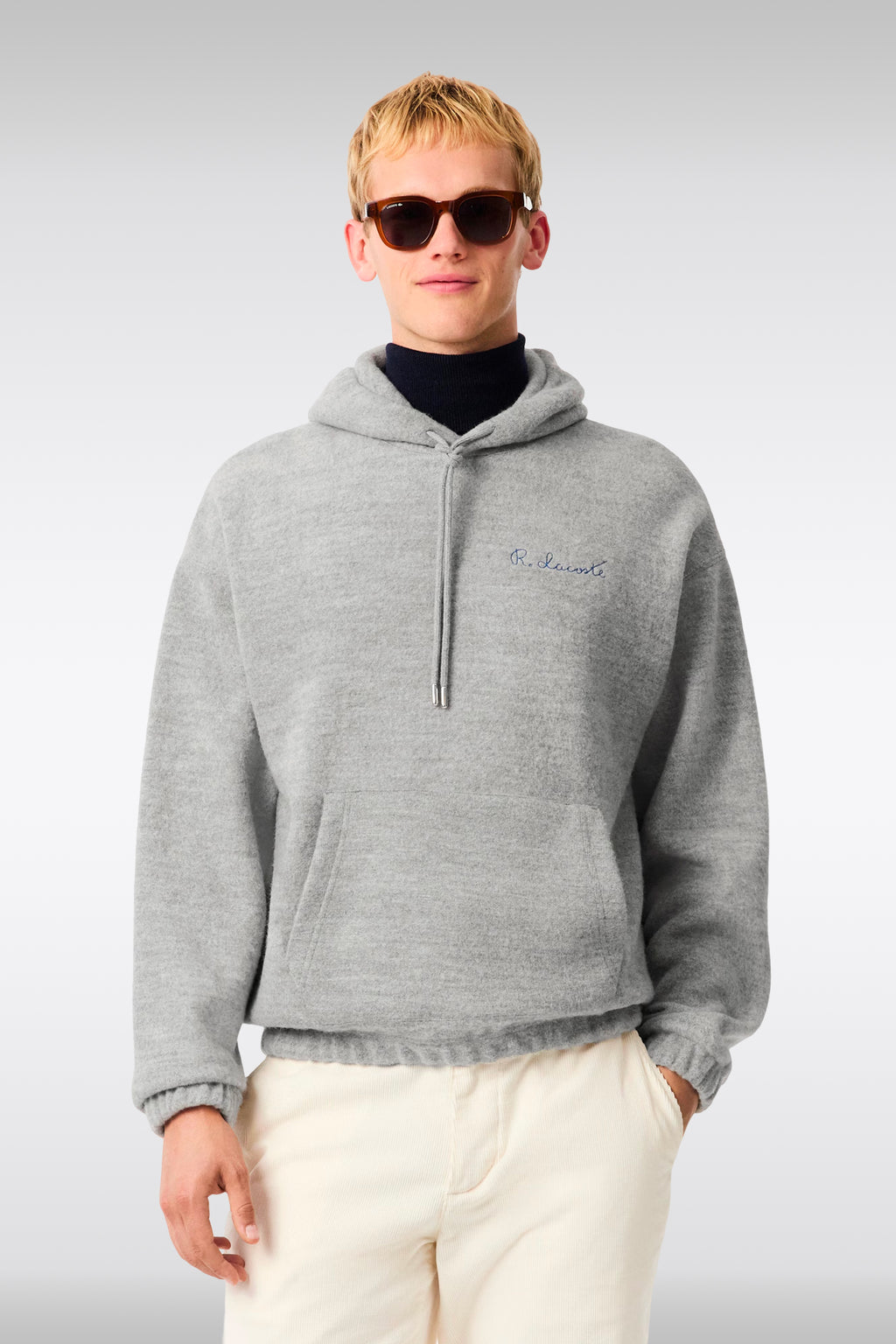 alt-image__Felpa-grigia-in-maglia-con-cappuccio