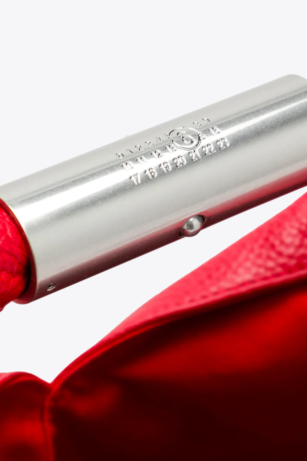 alt-image__P9068-Rosso