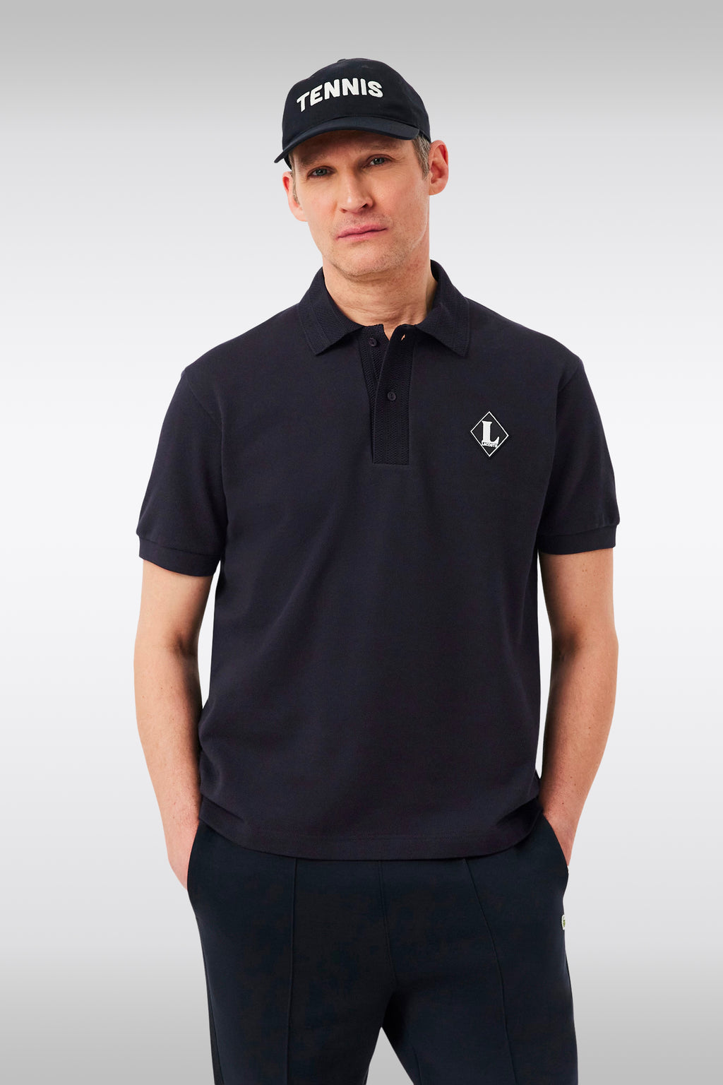 alt-image__Polo-nera-in-cotone-con-colletto-ricamato-e-logo-a-rombo-al-petto