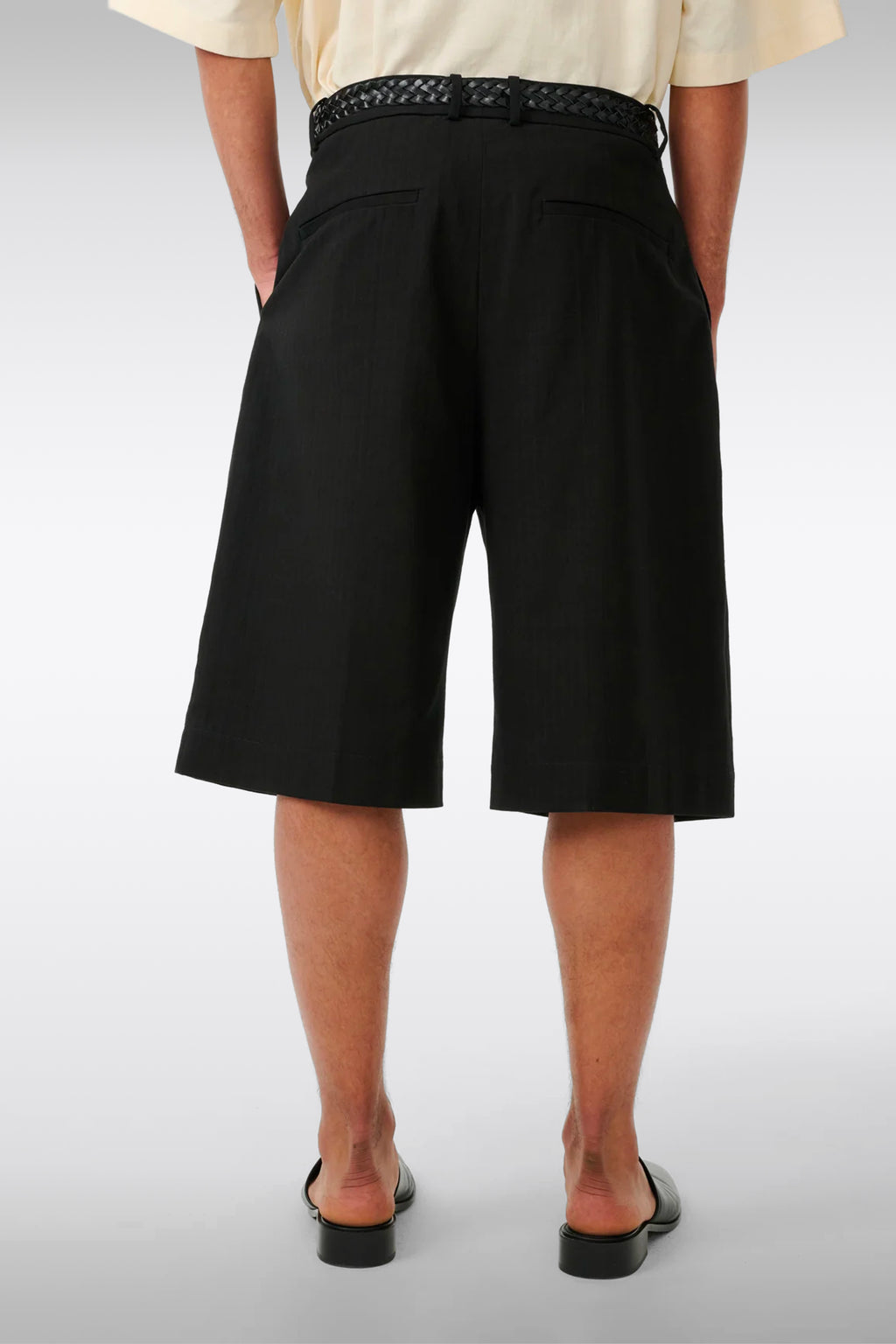 alt-image__PANT-KNEE-LENGHT-TAILORED-SHORT--Nero