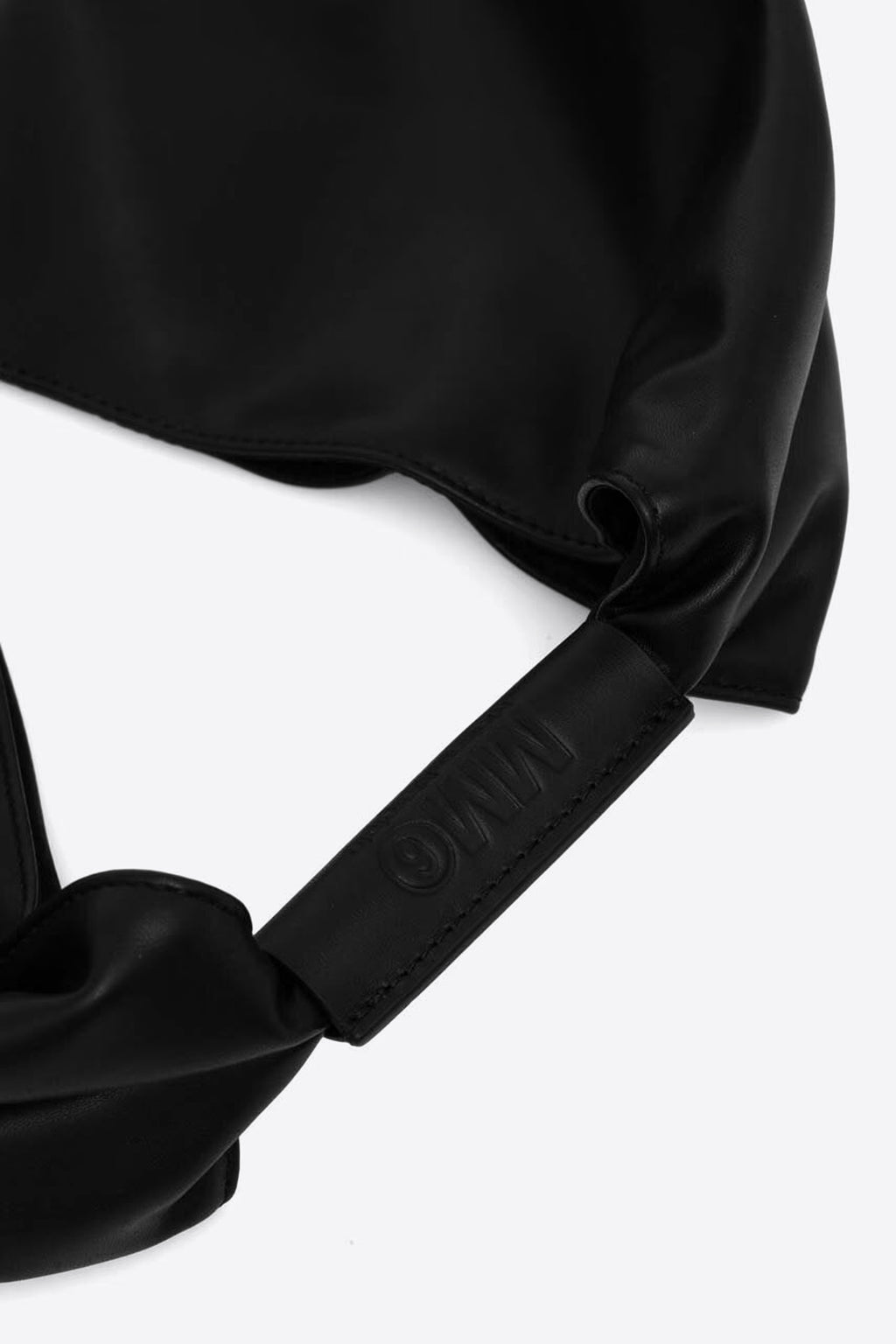 alt-image__Borsa-triangolare-Japanese-in-similpelle-nera