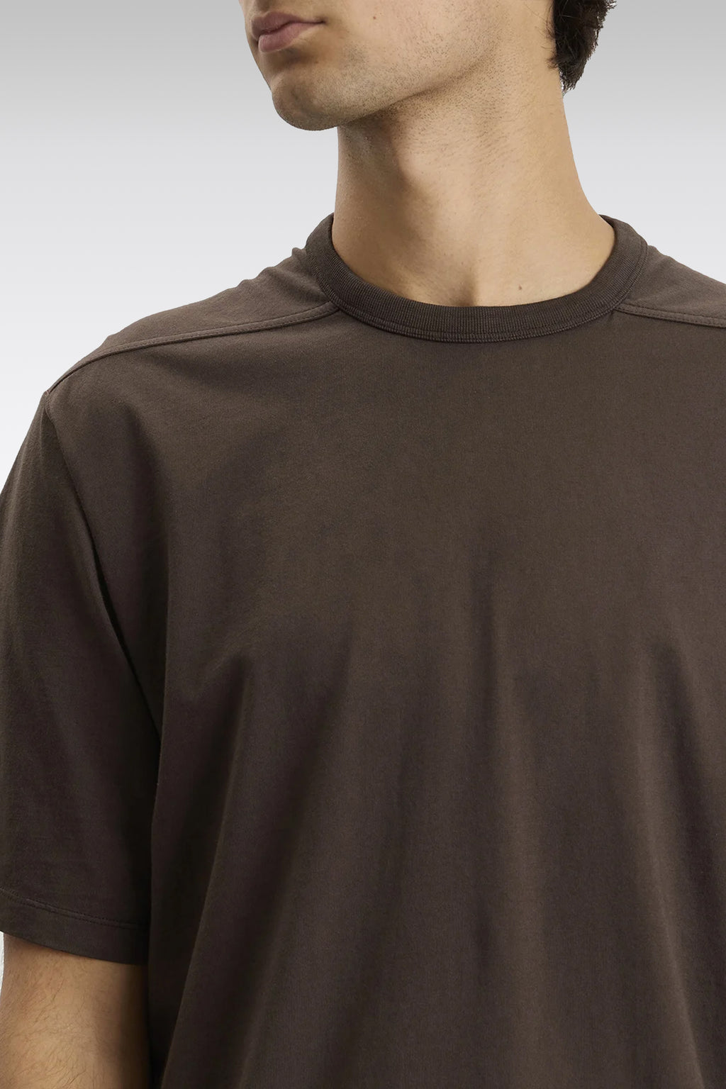 alt-image__T-shirt-regular-fit-in-cotone-marrone---Brad-T