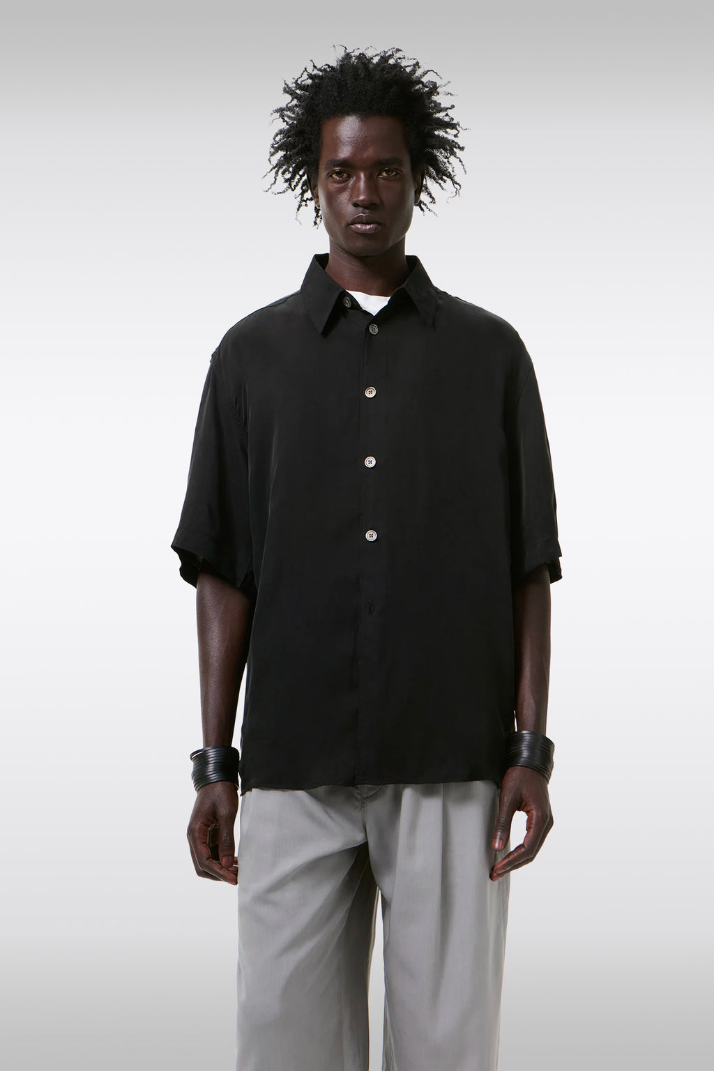 alt-image__Camicia-nera-in-cupro-con-maniche-corte---Beyond-Shirt-Shortsleeve