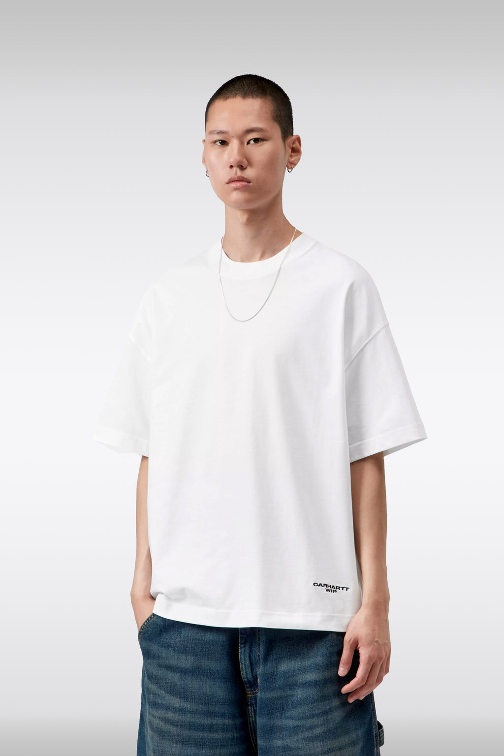 alt-image__T-shirt-boxy-fit-bianca-in-cotone-con-logo-ricamato-al-fondo---S/S-Chapter-Script-T-shirt