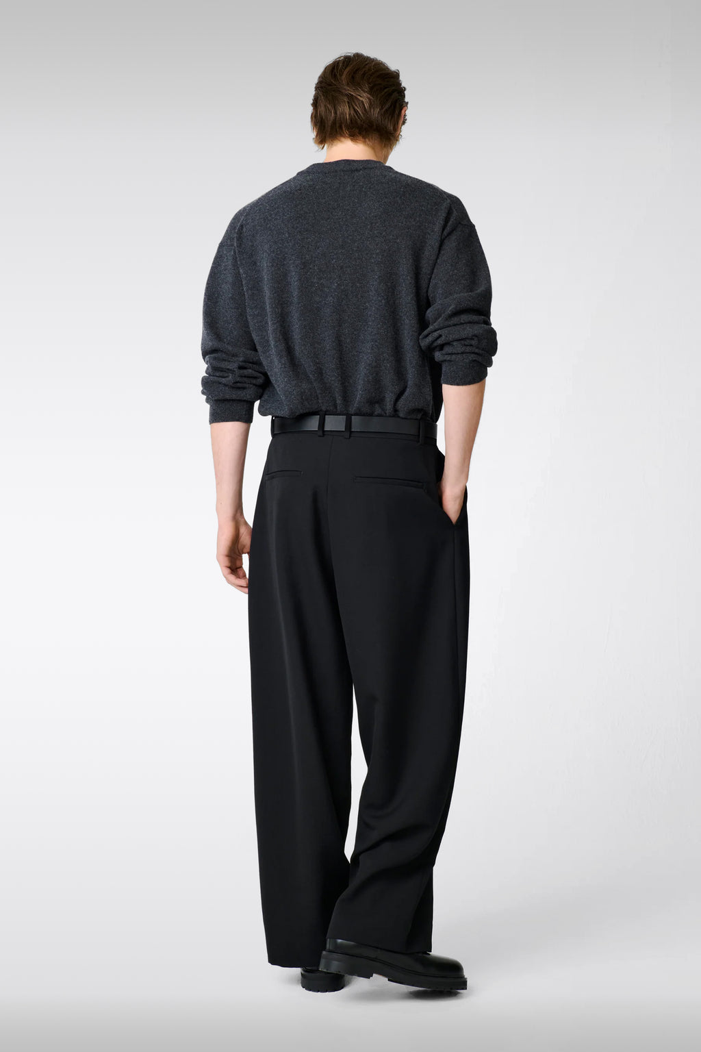 alt-image__Pantalone-nero-in-lana-tecnica-con-doppia-pince---Line