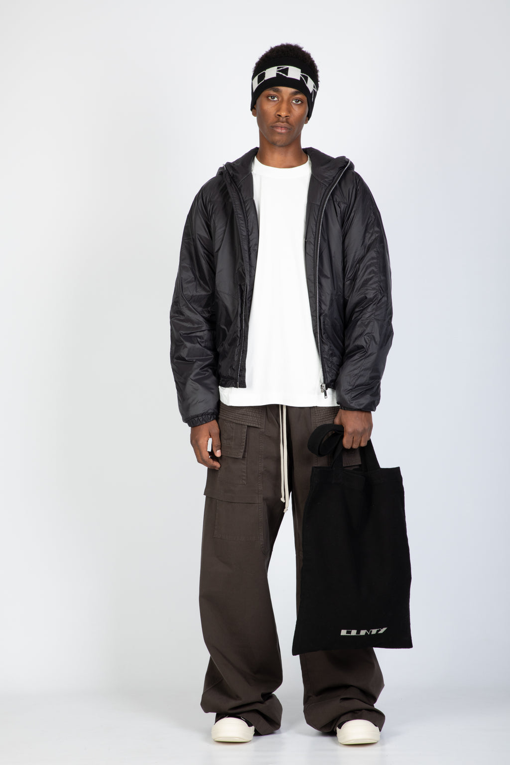 alt-image__Giubbotto-in-nylon-nero-con-zip-e-cappuccio---Sealed-Windbreaker