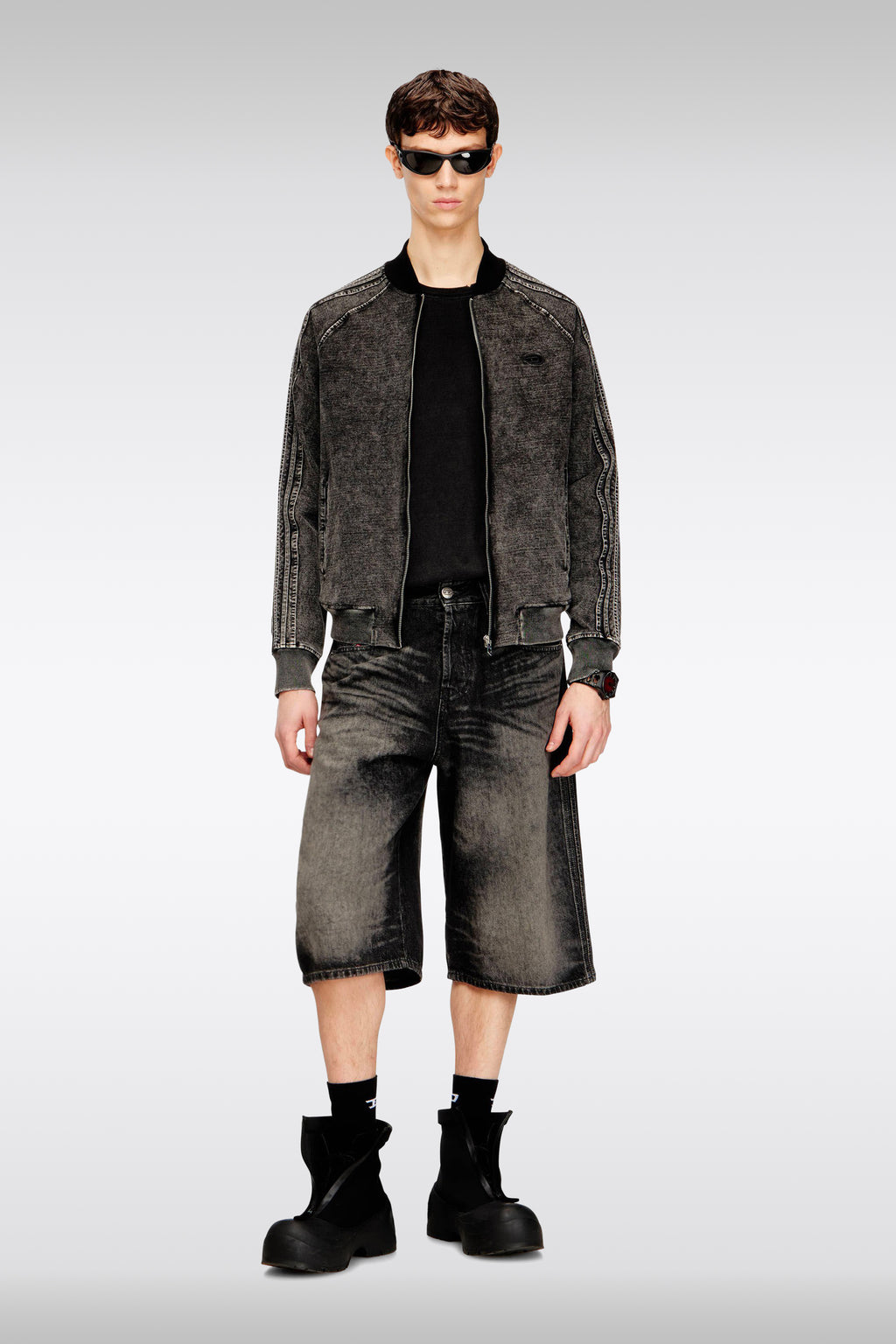 alt-image__Black-stonewashed-denim-baggy-jorts---D-Enim-M-Short-S