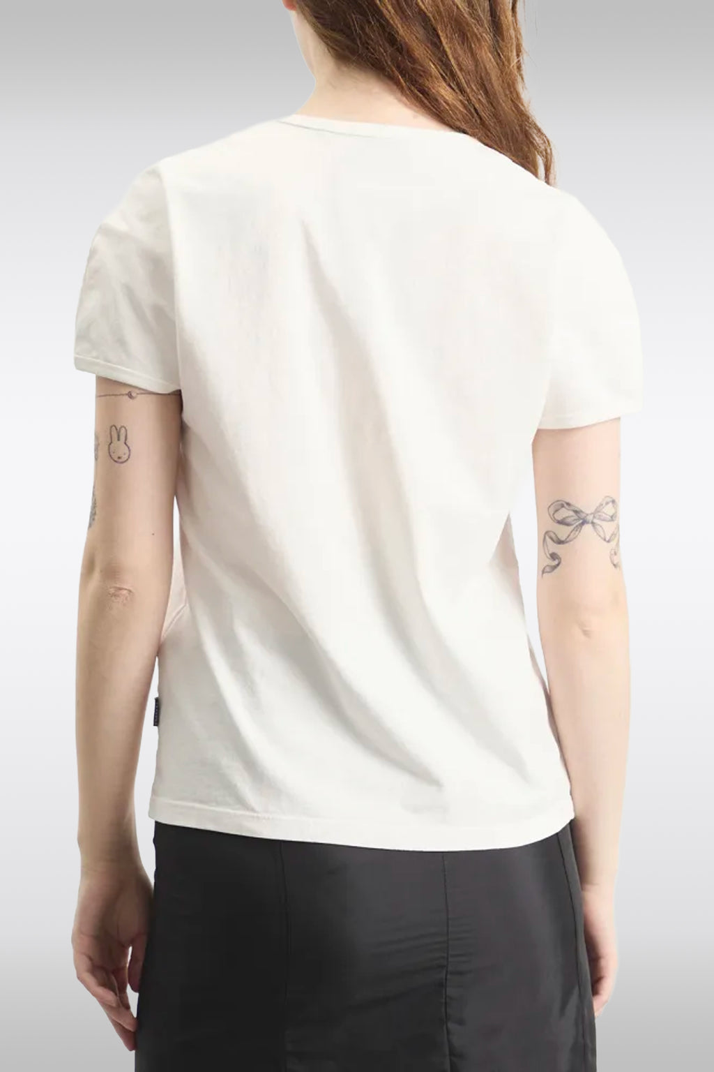 alt-image__T-shirt-bianca-in-cotone-con-stampa-floccata
