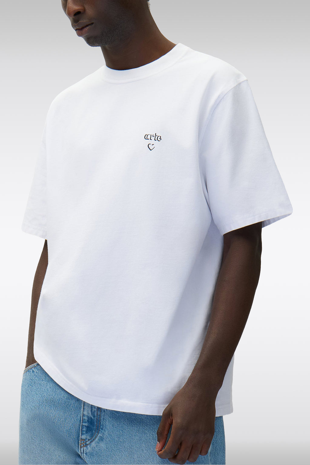 alt-image__T-shirt-bianca-in-cotone-con-logo-ricamato-al-petto---Arte-Heart-T-shirt