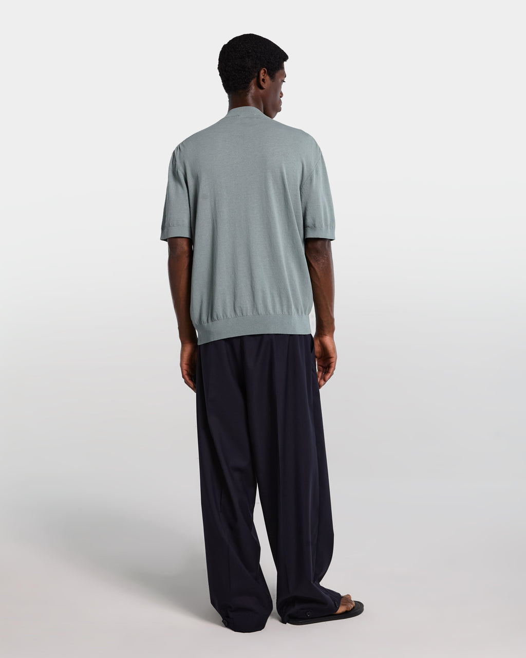 alt-image__T-shirt-in-maglia-verde-salvia