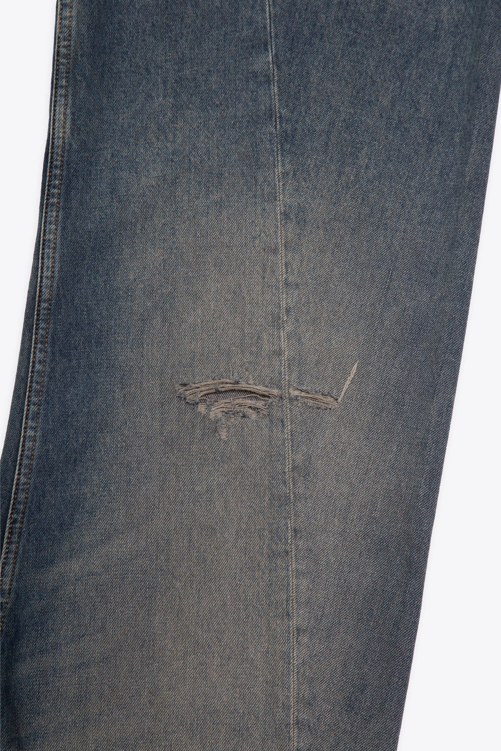 alt-image__Jeans-5-tasche-in-denim-medio-sabbiato-con-rotture
