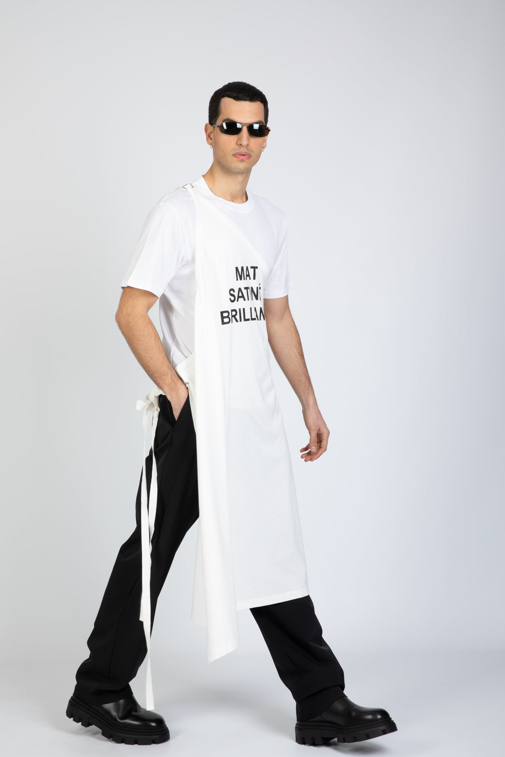 alt-image__White-cotton-one-shoulder-apron-with-print