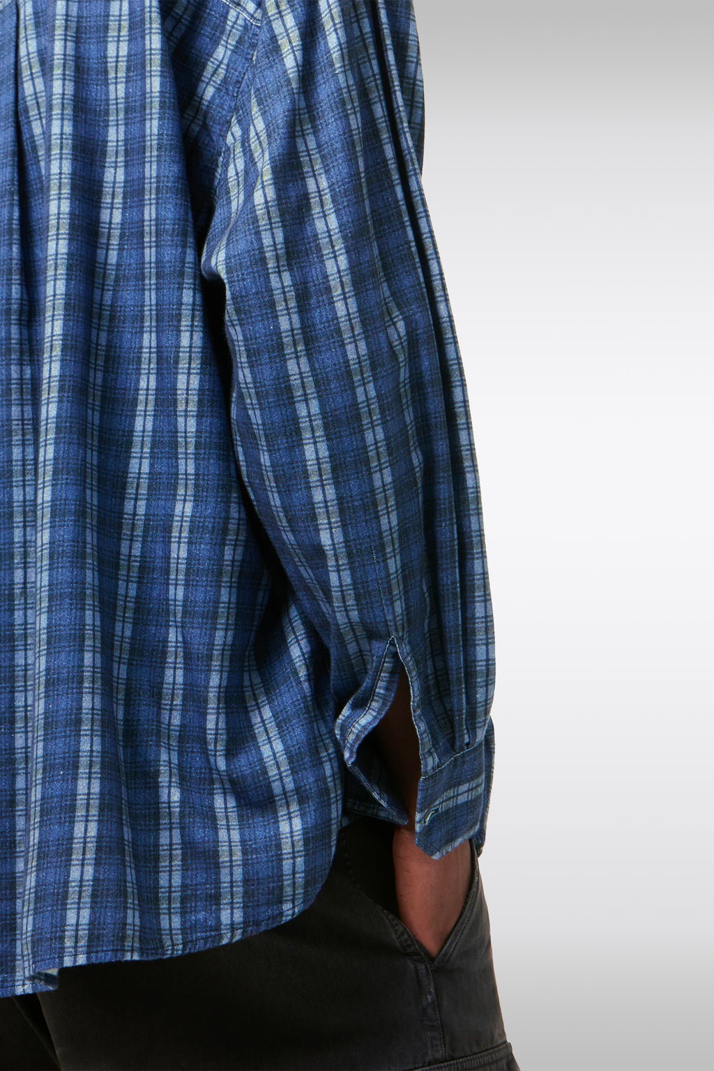 alt-image__Camicia-oversize-in-cotone-a-quadri-blu-con-maniche-lunghe---Borrowed-Shirt