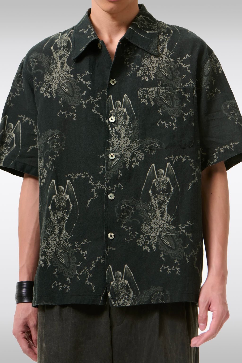 alt-image__Camicia-nera-in-misto-lino-con-stampa-grafica---Every-Shirt-Shortsleev