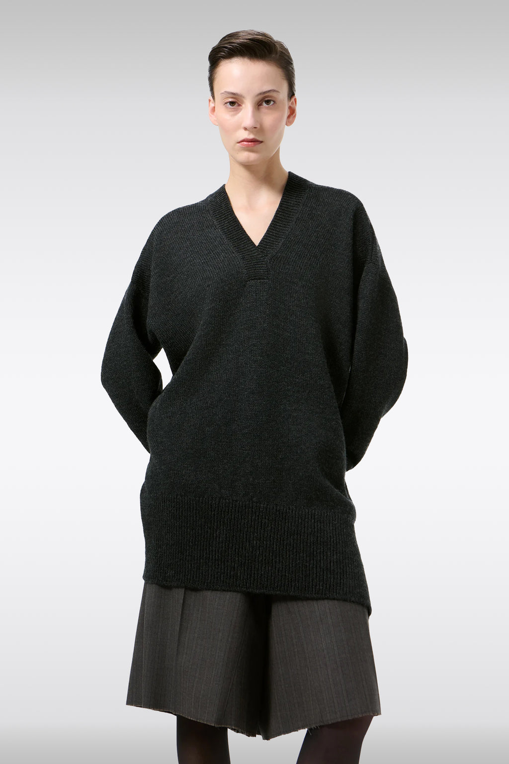 alt-image__Pullover-in-lana-merino-grigio-antracite-con-scollo-a-V---Raise-V-Neck