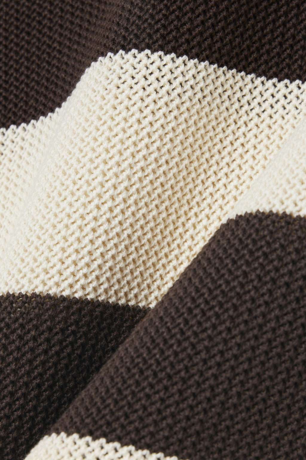 alt-image__Polo-in-maglia-a-righe-panna-e-marrone-con-maniche-corte