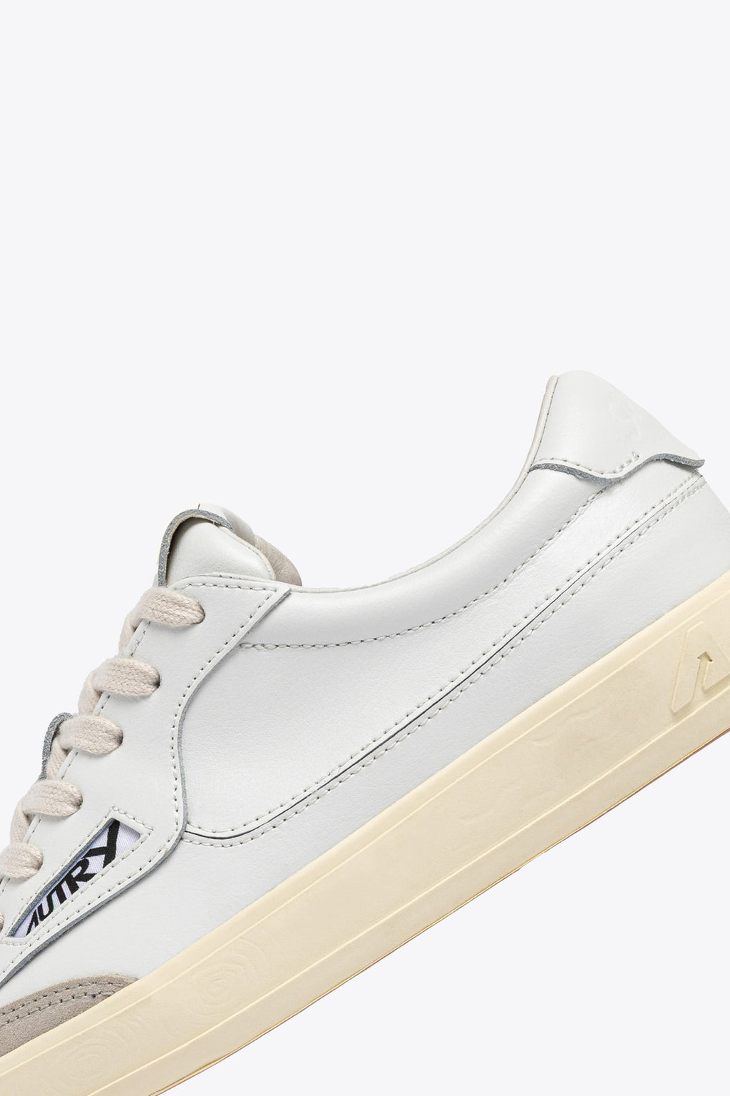 alt-image__White-leather-lace-up-low-sneaker---Windscape-Low
