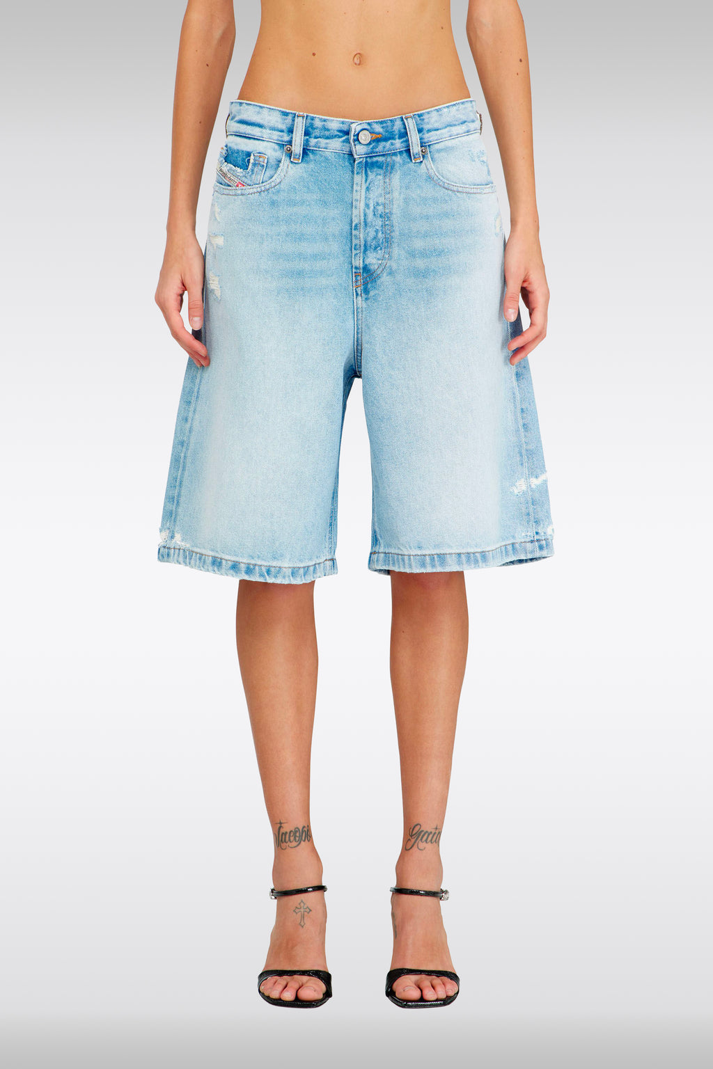 alt-image__Bermuda-baggy-in-denim-blu-chiaro-stonewashed-con-strappi---De-Sire-Short