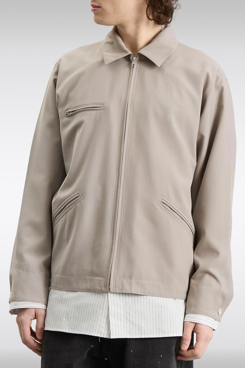 alt-image__Giacca-in-fresco-lana-grigio-chiaro-con-zip