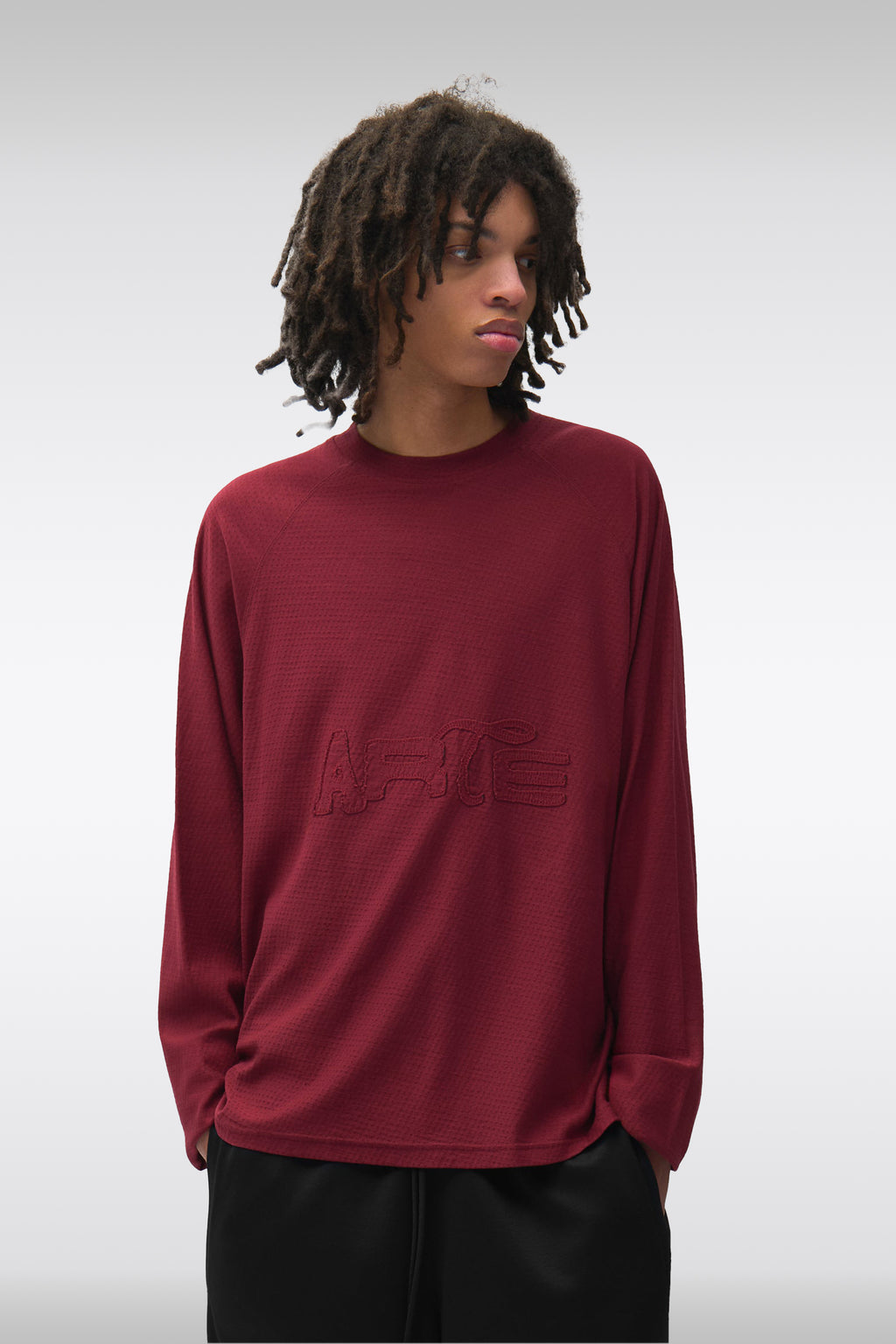 alt-image__T-shirt-in-mesh-bordeux-con-maniche-lunghe-e-logo-frontale---Aero-Longsleeve