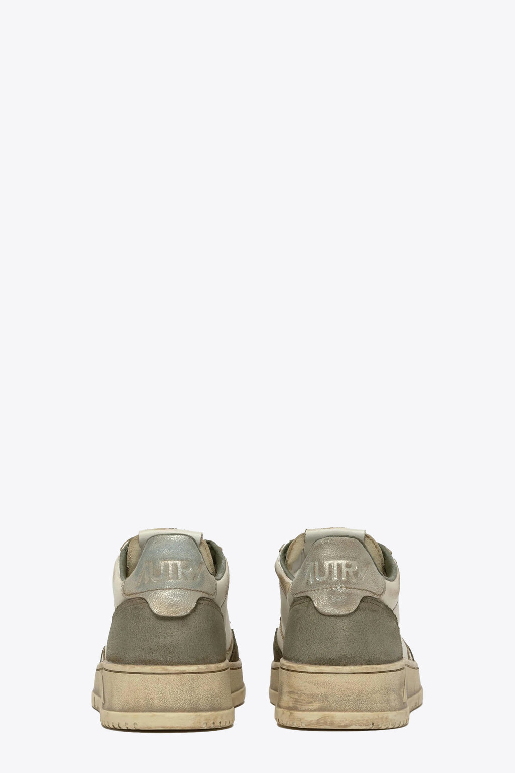 alt-image__Sneaker-bassa-in-pelle-invecchiata-bianca-con-suede-verde-e-tab-argento---Super-Vintage-Low