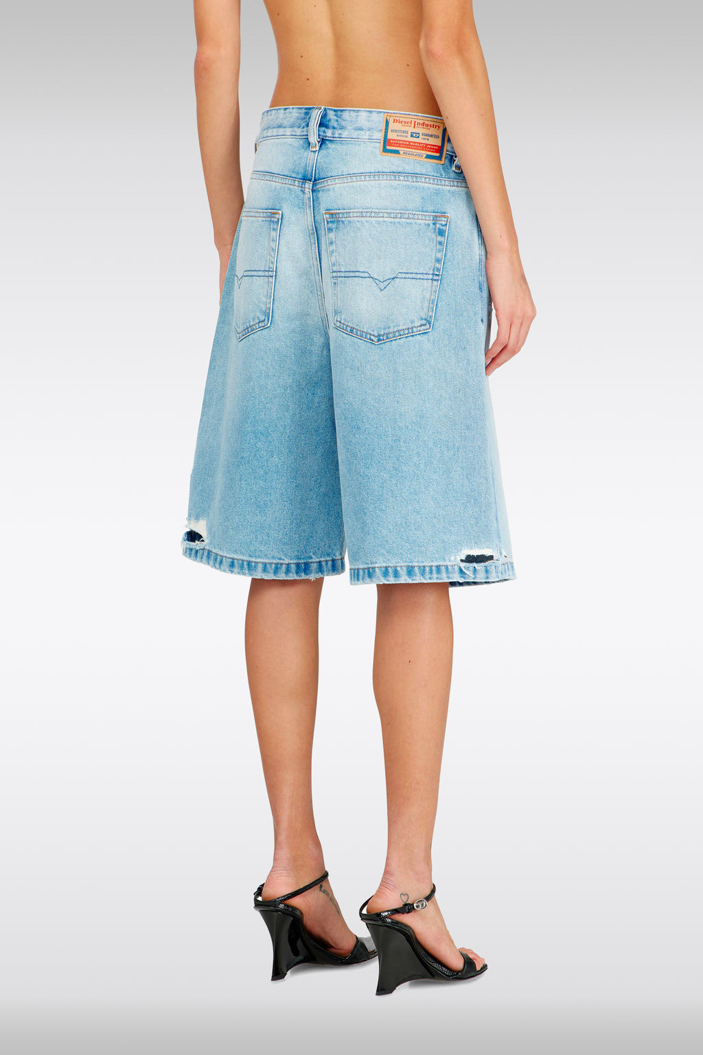 alt-image__Bermuda-baggy-in-denim-blu-chiaro-stonewashed-con-strappi---De-Sire-Short