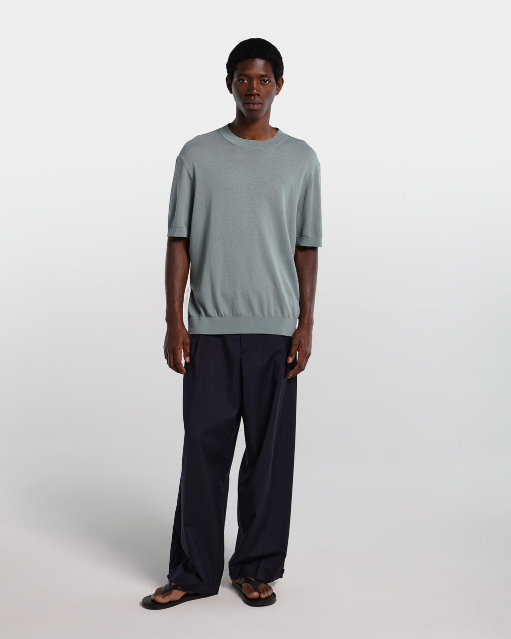 alt-image__T-shirt-in-maglia-verde-salvia