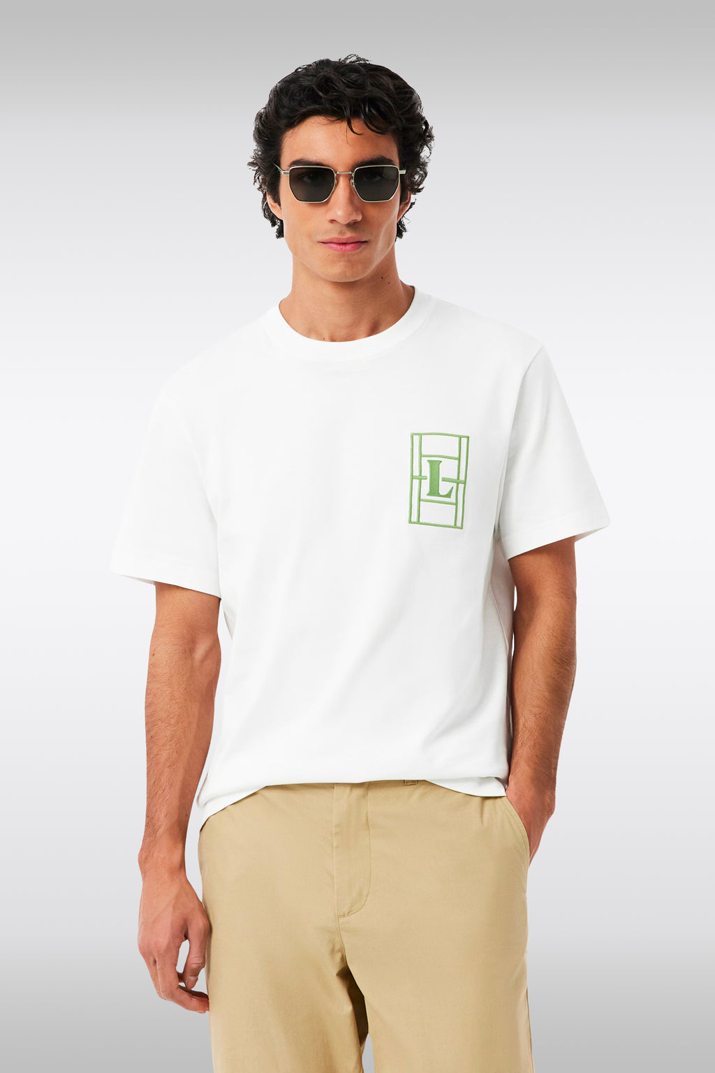 alt-image__T-shirt-bianca-in-cotone-con-ricamo-al-petto