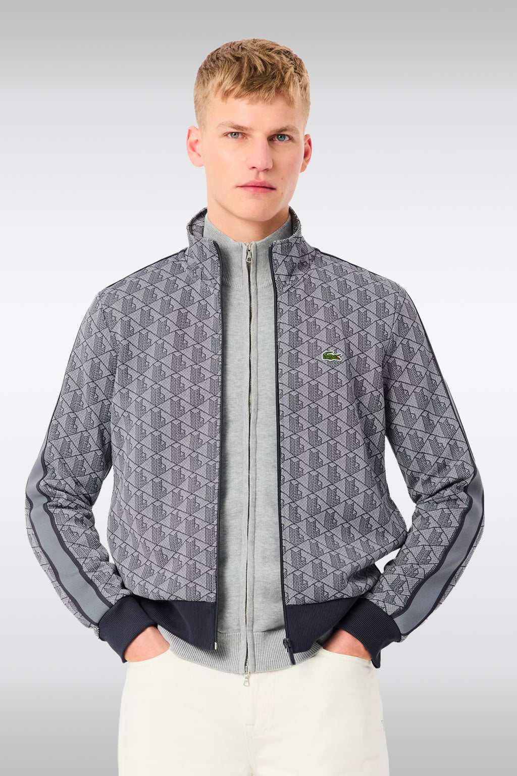alt-image__Felpa-grigia-con-zip-e-motivo-jacquard-monogram
