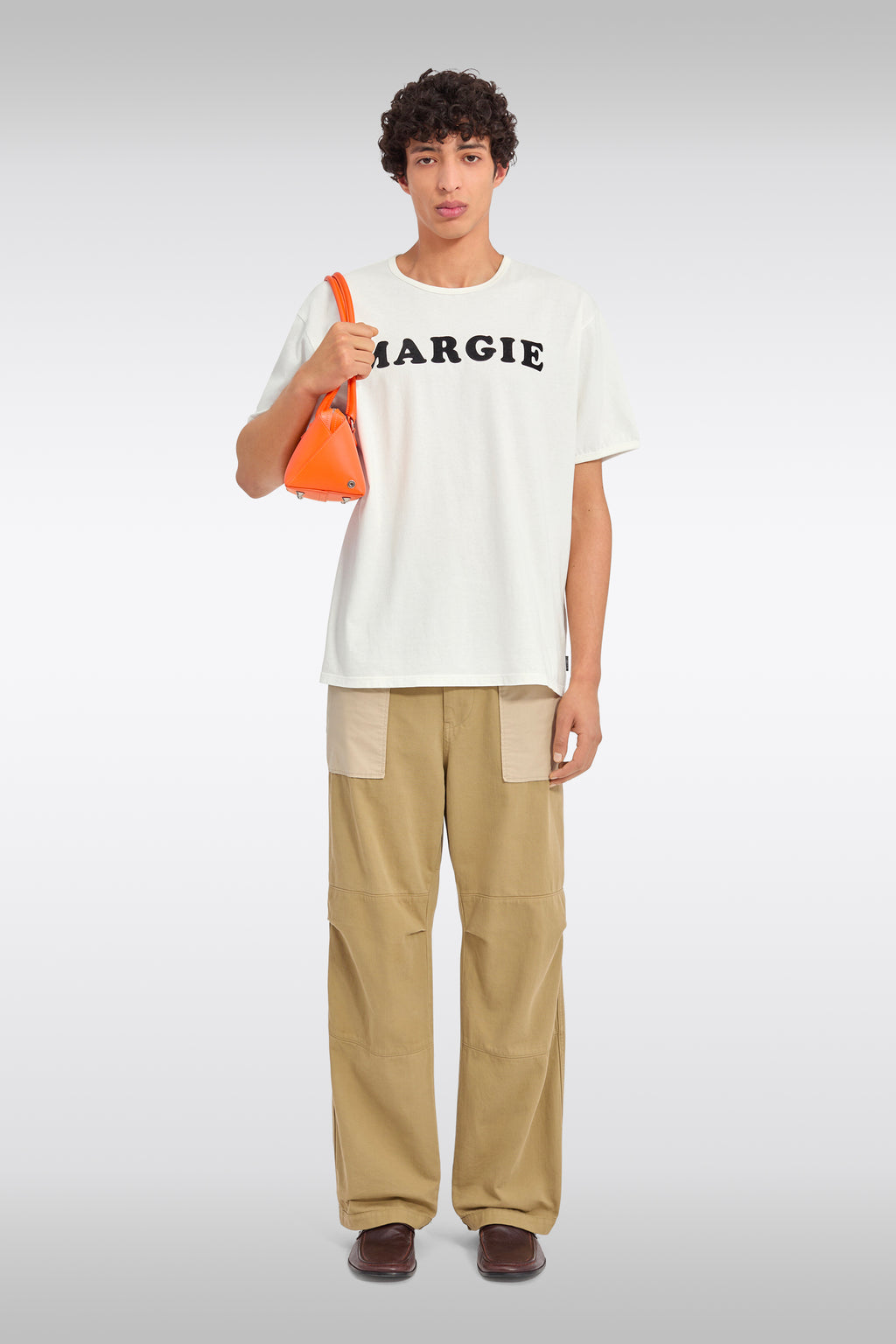 alt-image__T-shirt-bianca-in-cotone-con-stampa-floccata