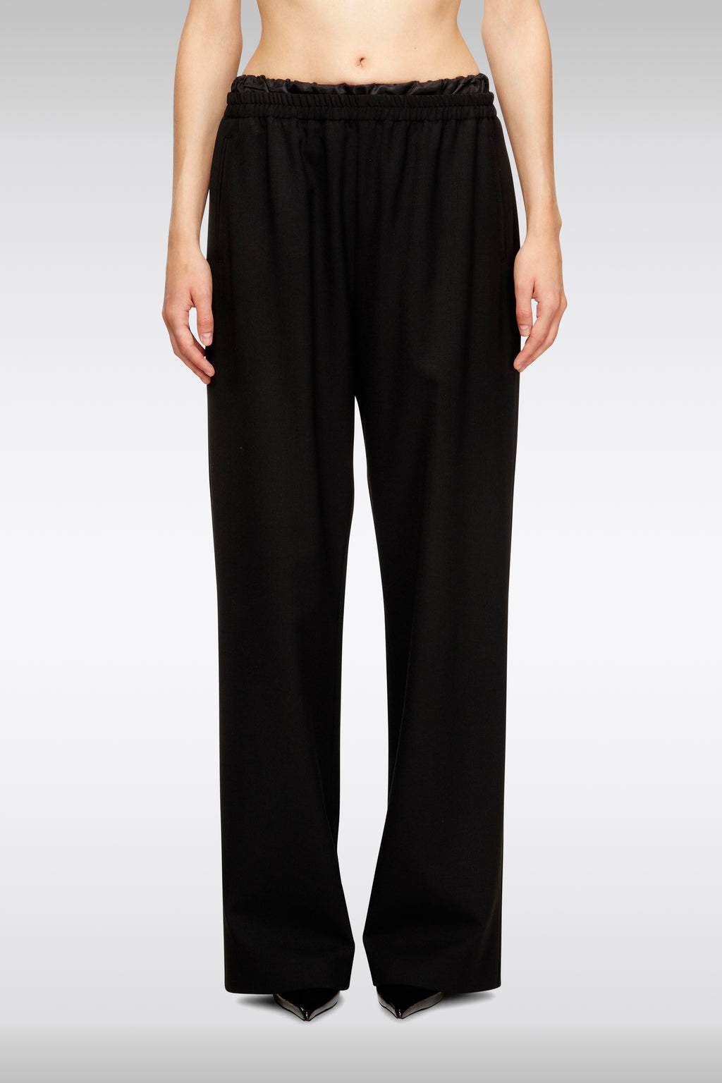 alt-image__Pantalone-baggy-nero-in-fresco-lana-con-vita-elastica-in-nylon---P-Yrite-R2