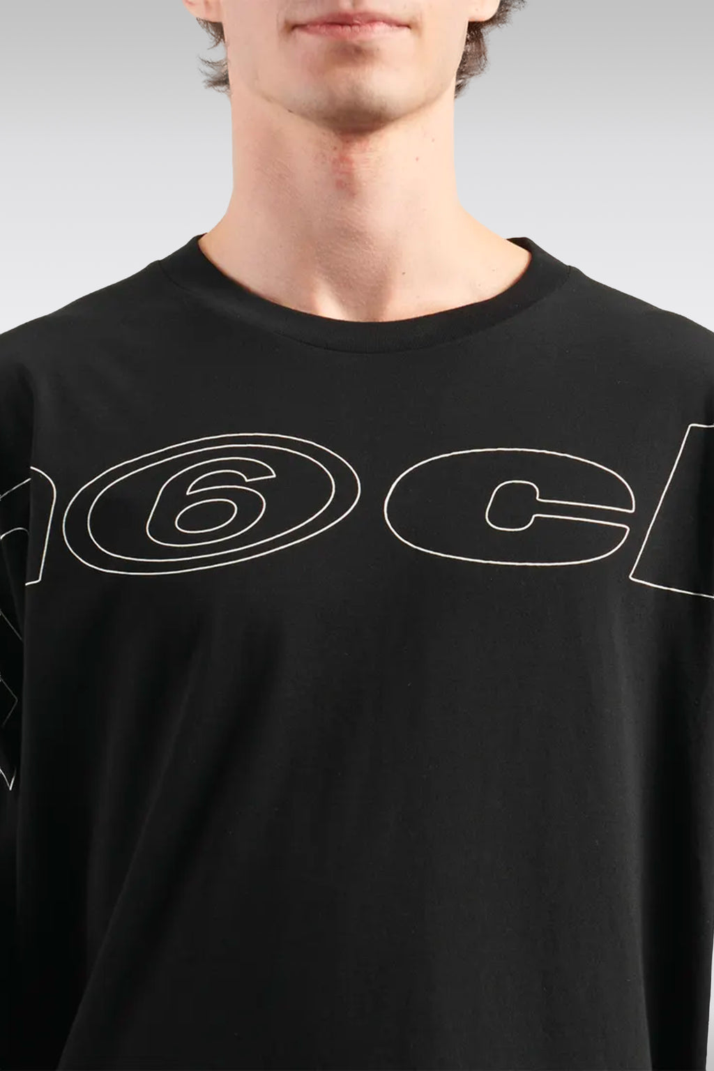 alt-image__T-shirt-nera-con-maniche-lunghe-e-stampa-grafica-frontale