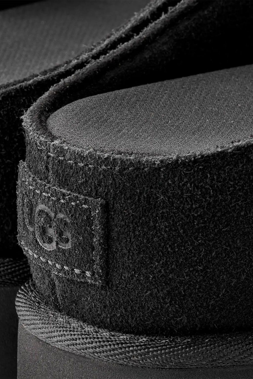 alt-image__Ciabatta-in-suede-nera-con-suola-platform---Goldenstar-Hi-Cutout-Slide