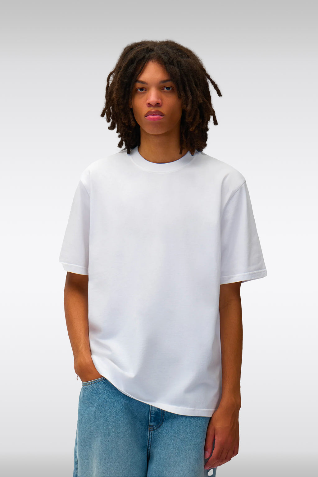 alt-image__T-shirt-bianca-in-cotone-con-stampa-grafica-sul-retro---Arte-Together-T-shirt