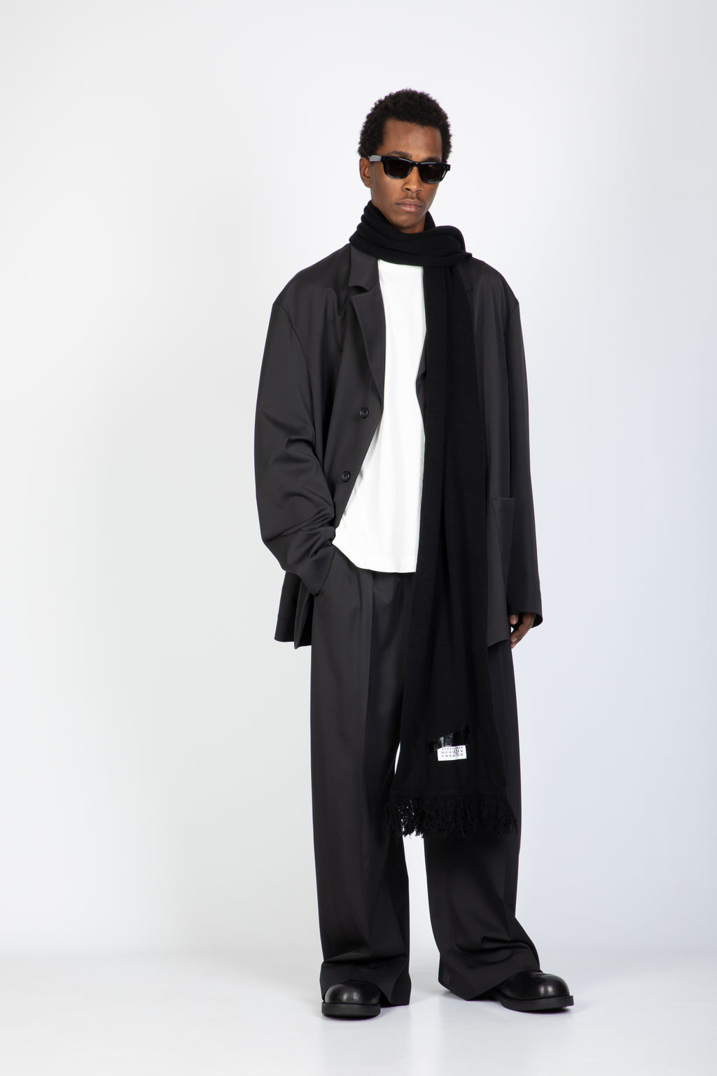 alt-image__Pantalone-nero-baggy-fit-con-elastico-in-vita