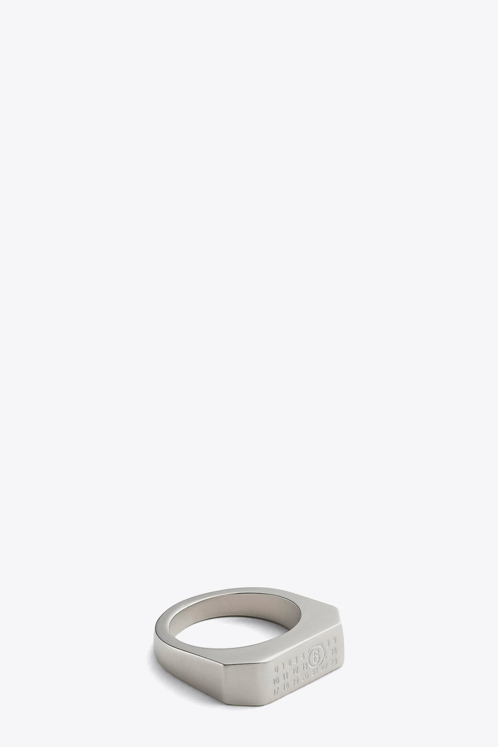 alt-image__Anello-in-ottone-color-argento-con-logo-numerico