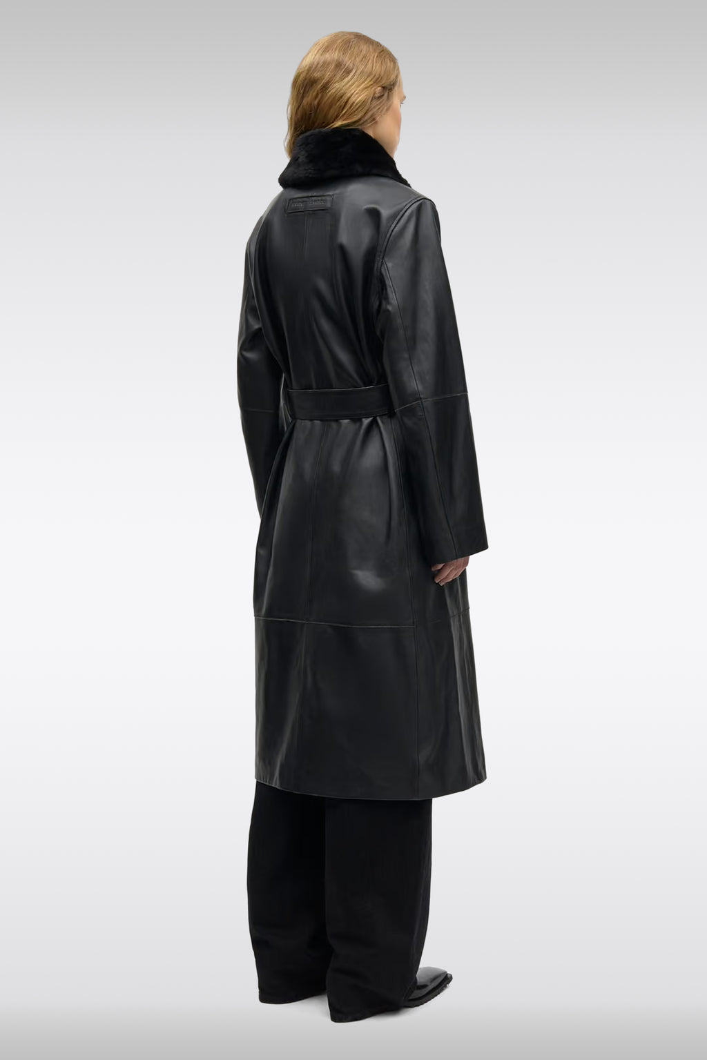 alt-image__Trench-nero-in-pelle-con-collo-in-pelliccia-ecologica-e-cintura---Sajuniper-Shearlin-Coat