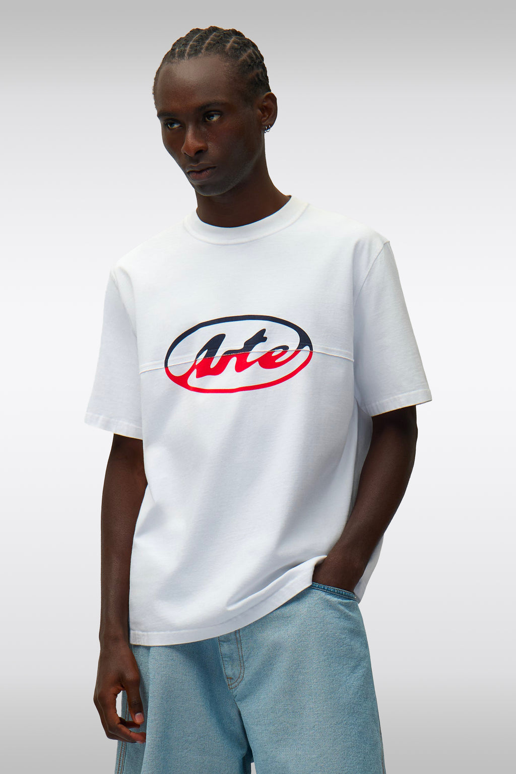 alt-image__T-shirt-bianca-in-cotone-con-logo-multicolor-e-cucitura-frontale---Circle-Logo-Cut-T-shirt